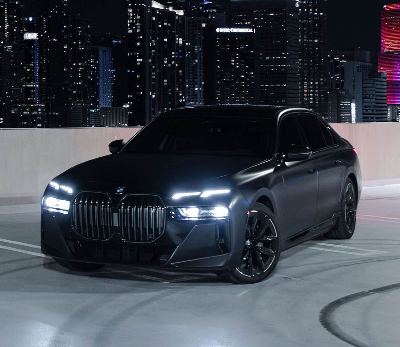 Bmw 7 Series view 1